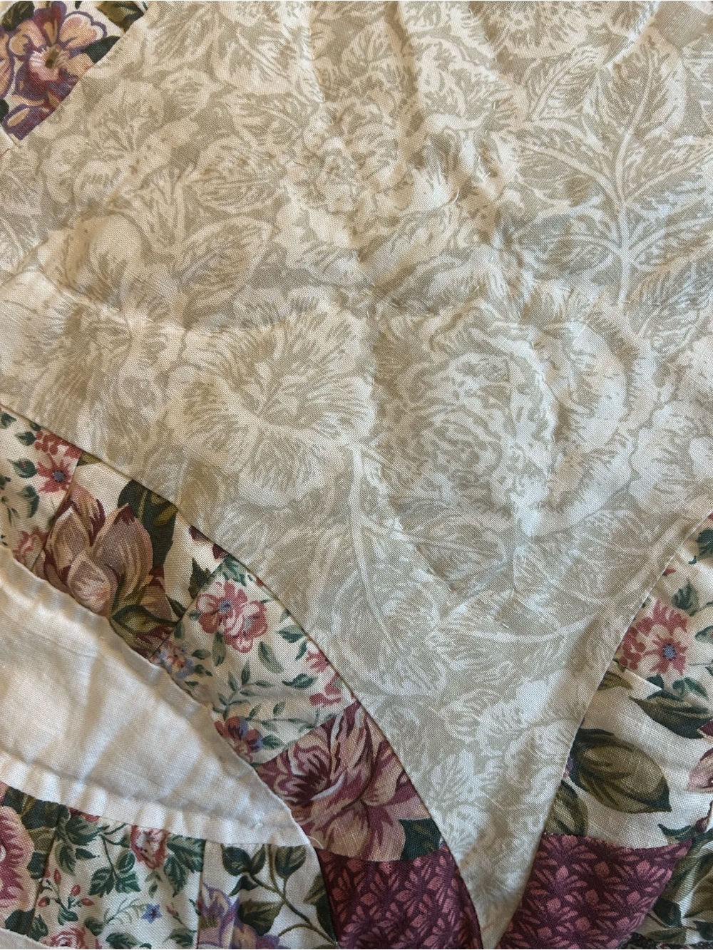 Vintage Double Wedding Ring Quilted Pillow Sham Floral Cottagecore Mauve/Cream - Picture 6 of 6
